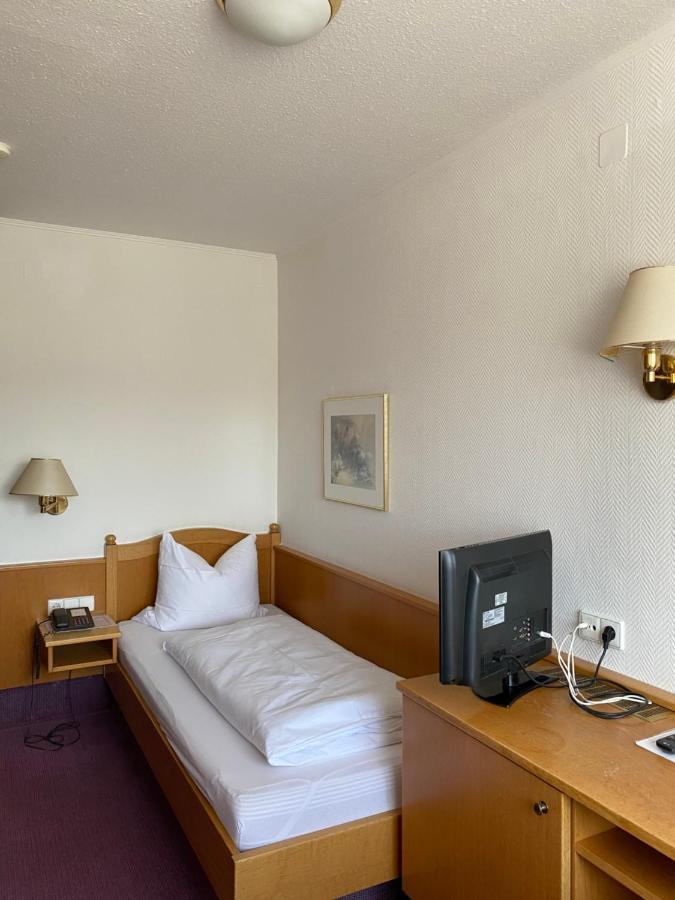 Hotel-Restaurant Zum Loewen 예스테텐 외부 사진