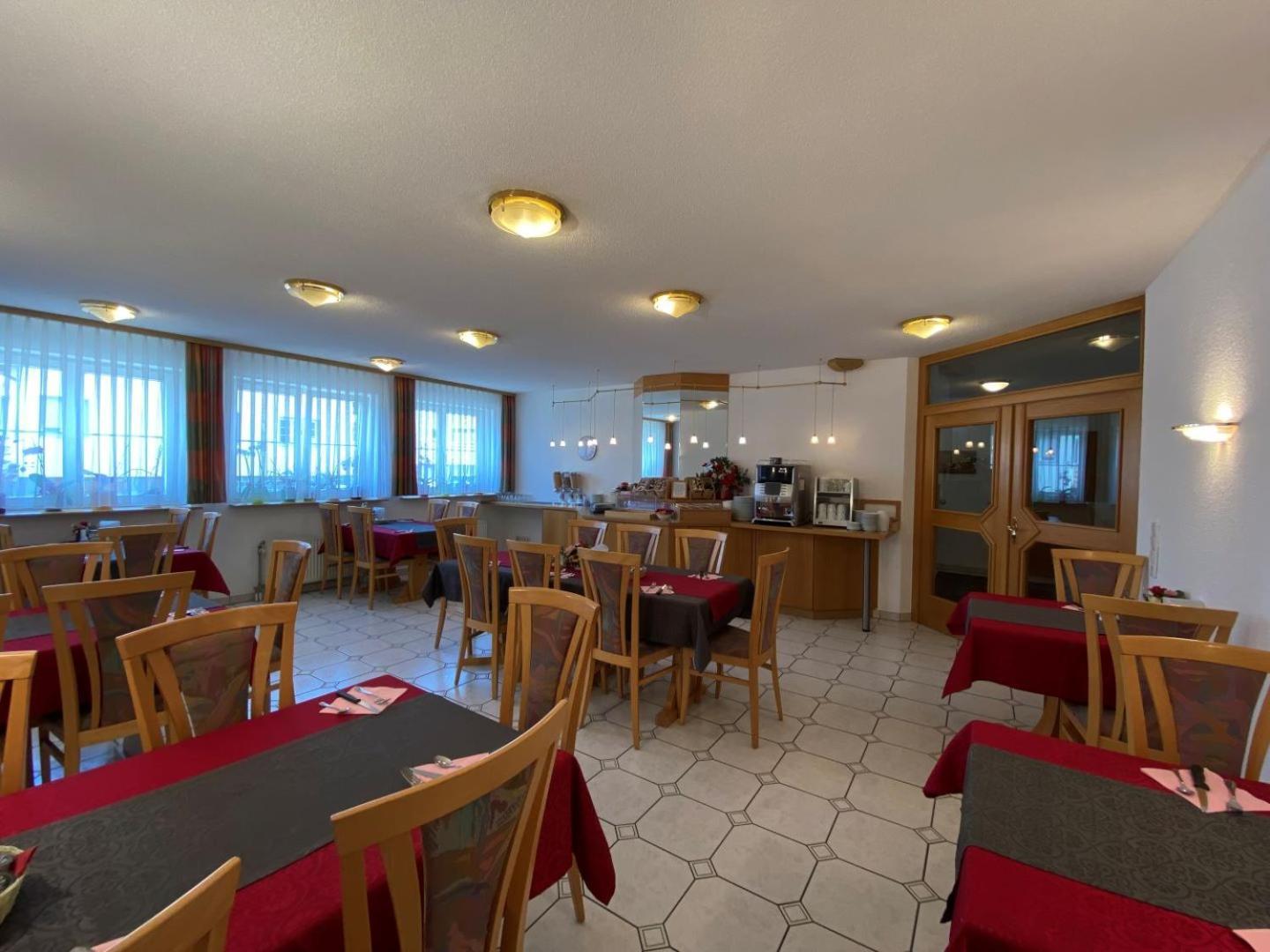 Hotel-Restaurant Zum Loewen 예스테텐 외부 사진