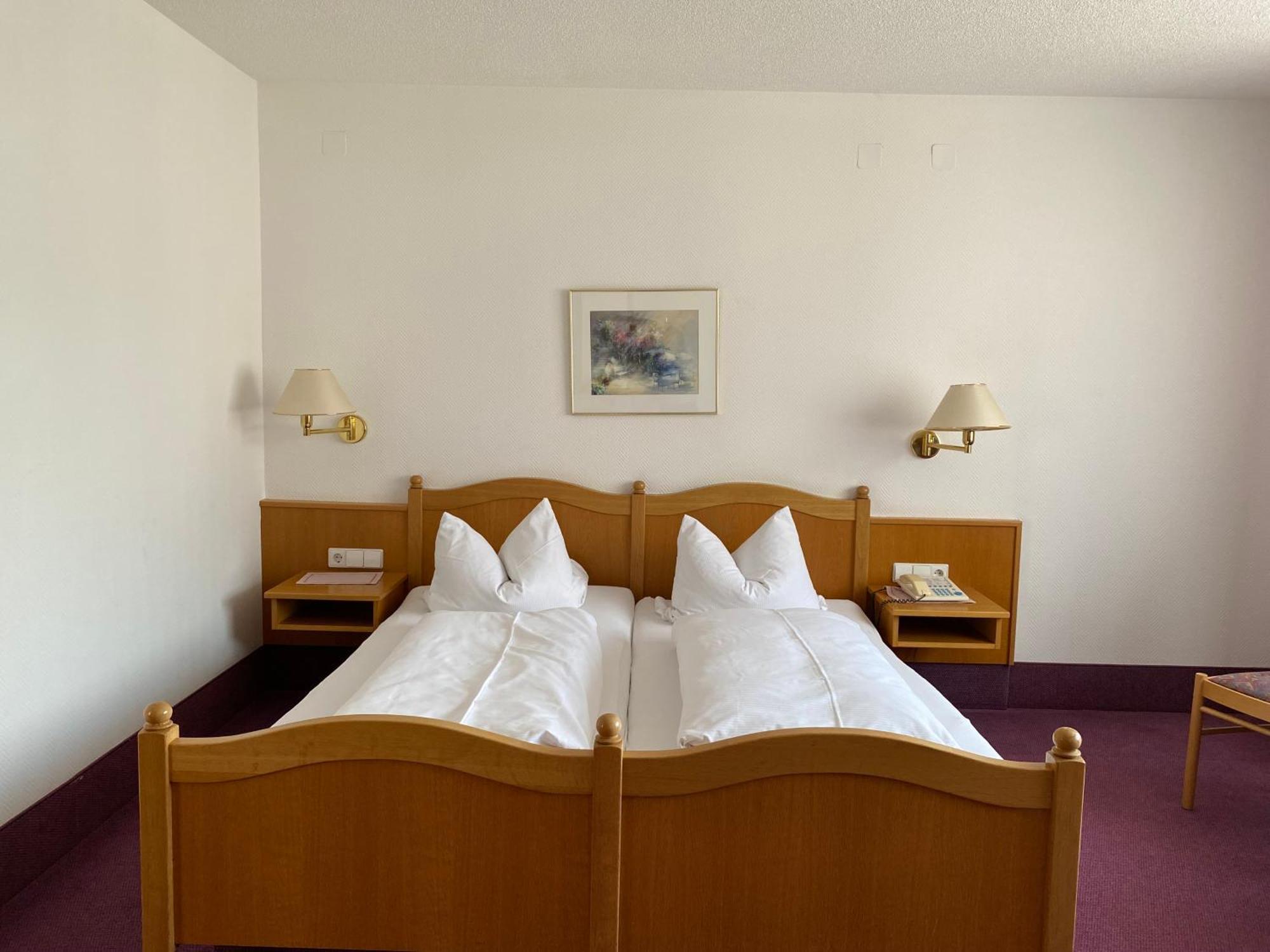 Hotel-Restaurant Zum Loewen 예스테텐 외부 사진